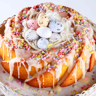Klasyczna babka wielkanocna z lukrem