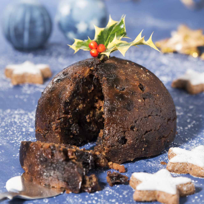 Christmas pudding – brytyjskie bożonarodzeniowe ciasto bakaliowe Christmas pudding – tradycyjne angielskie ciasto na Boże Narodzenie z bakaliami