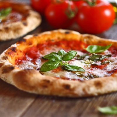 Ciasto na pizzę długo fermentujące – elastyczne i lekkie ciasto po 48 godzinach wyrastania