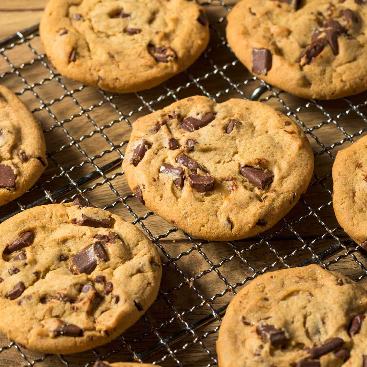 Crumbl Cookies - miękkie ciasteczka z kawałkami czekolady