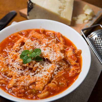 Flaki po włosku – tradycyjna trippa alla romana Flaki po włosku – trippa alla romana z pomidorami i parmezanem