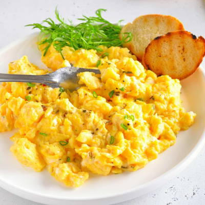 Przepis na jajecznicę na maśle - na śniadanie