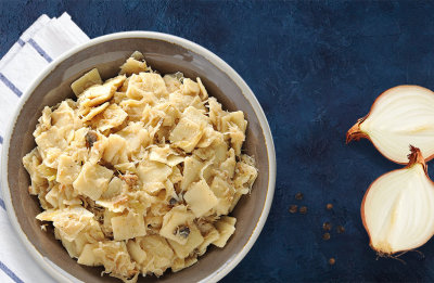 Porcja łazanek na talerzu