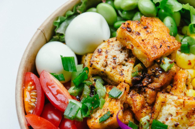 Lekkostrawna dieta pudełkowa z gotowymi posiłkami