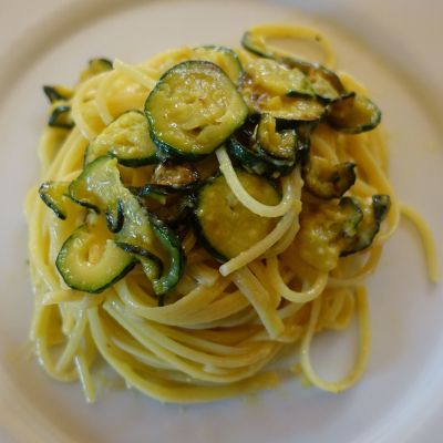 Spaghetti z cukinią i parmezanem