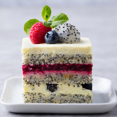 Makowa panienka – delikatne ciasto makowe z kremem