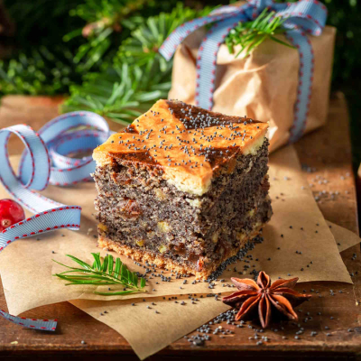 Makowiec japoński z jabłkami na kruchym spodzie