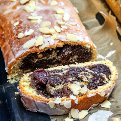 Makowiec zawijany – strucla z makiem, bakaliami i miodem