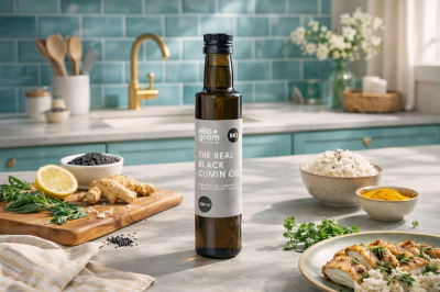 Olej z czarnuszki tłoczony na zimno w butelce