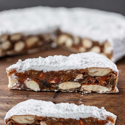 Panforte – włoskie korzenne ciasto na Boże Narodzenie Panforte – toskańskie korzenne ciasto bożonarodzeniowe z bakaliami