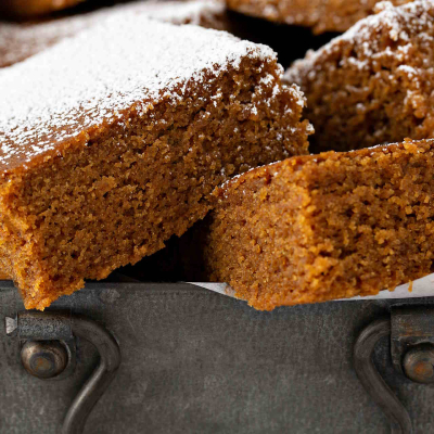 Piernik alpejski – prosty alpejski piernik na Boże Narodzenie Piernik alpejski – miękkie świąteczne ciasto miodowe z korzennymi przyprawami