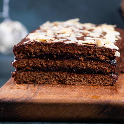 Piernik staropolski – dojrzewające ciasto na Boże Narodzenie Piernik staropolski dojrzewający – tradycyjne ciasto bożonarodzeniowe z miodem i przyprawami