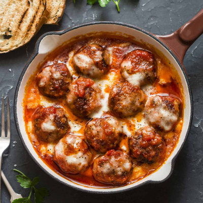 Pulpety w sosie pomidorowym z mozzarellą