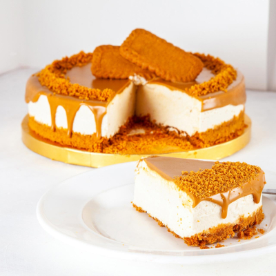 Sernik lotus bez pieczenia – krem Lotus i ciasteczka Biscoff Sernik lotus bez pieczenia na spodzie z ciasteczek Biscoff z polewą z kremu Lotus