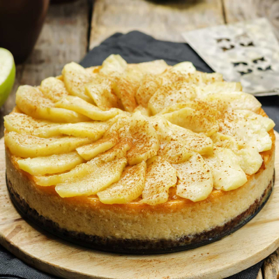 Sernik z kajmakiem – kajmakowy wierzch i opcjonalne jabłka Sernik z kajmakiem – wersja z jabłkami na wierzchu