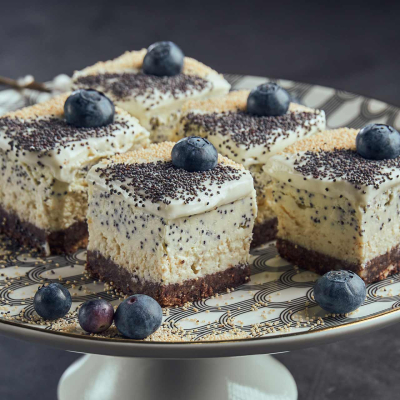 Sernik z makiem na spodzie czekoladowym