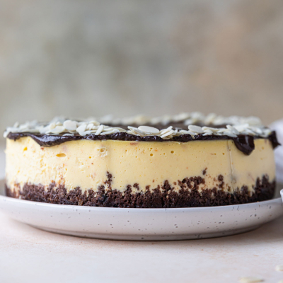 Sernik z mlekiem w proszku na czekoladowym spodzie z polewą z czekolady