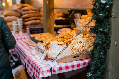 Stoisko z oscypkami z Podhala