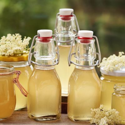 Domowy syrop z kwiatów czarnego bzu z cytryną